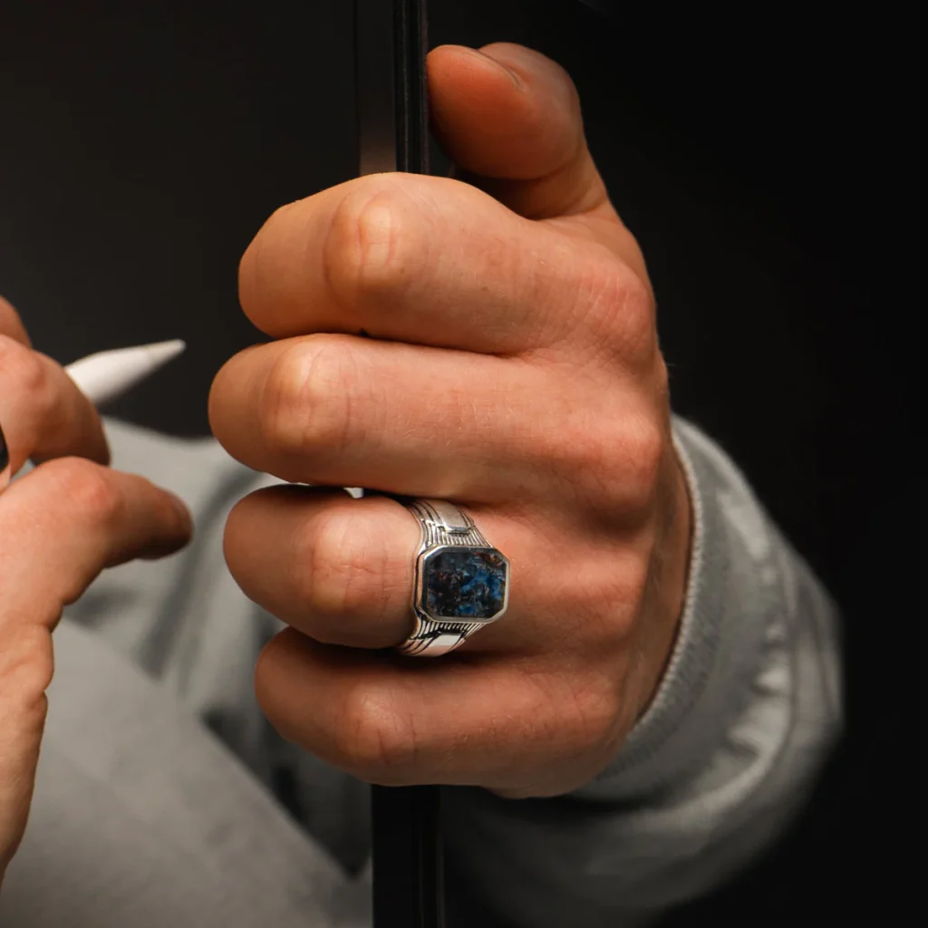silver-stone-ring