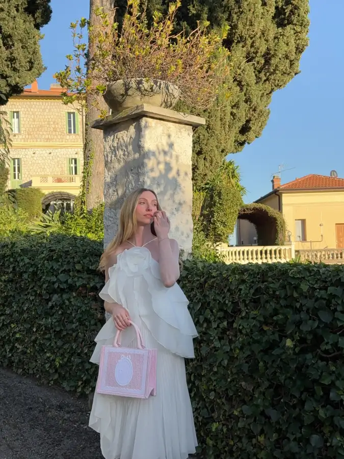 Romantic Chiffon & Pastel Accent