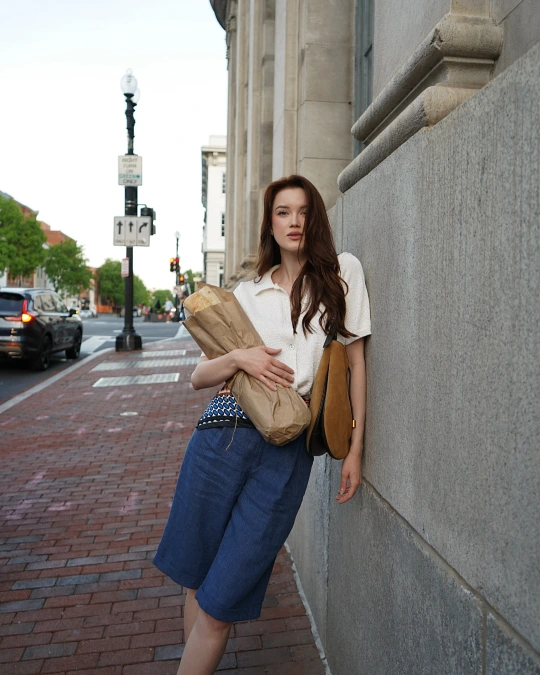 Blue Linen Bermuda Shorts City Look