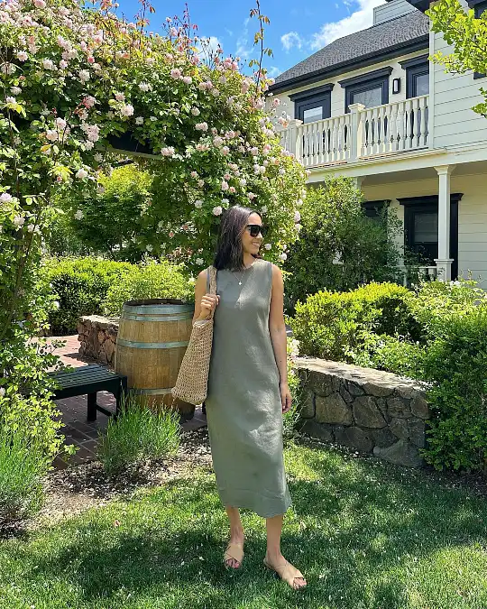 Olive Sleeveless Midi Dress With Woven Tote