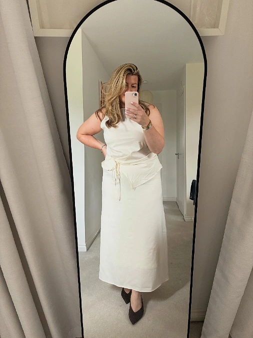 Monochromatic Silk Sets