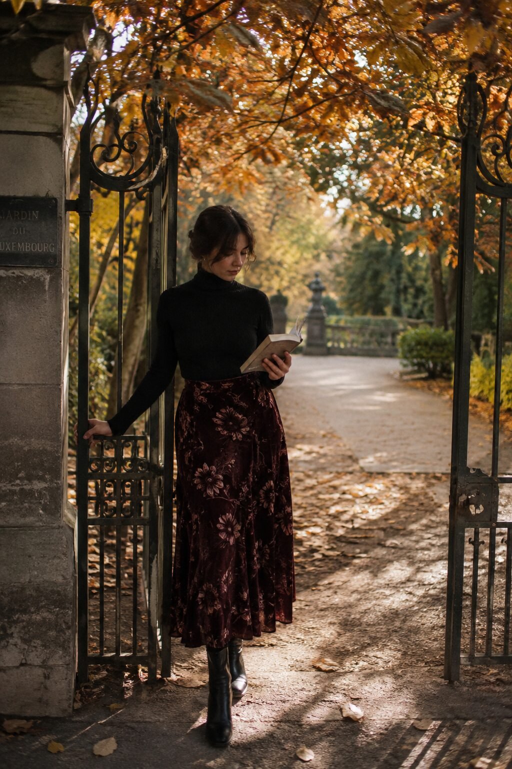 elevated witchy fall outfit: burgundy velvet floral midi skirt with a black turtleneck