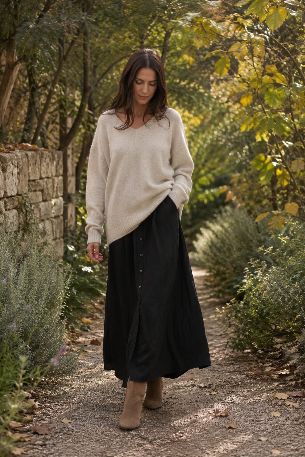 transitional sweater outfit: oversized cashmere-wool sweater over a tan linen maxi skirt with tan suede boots
