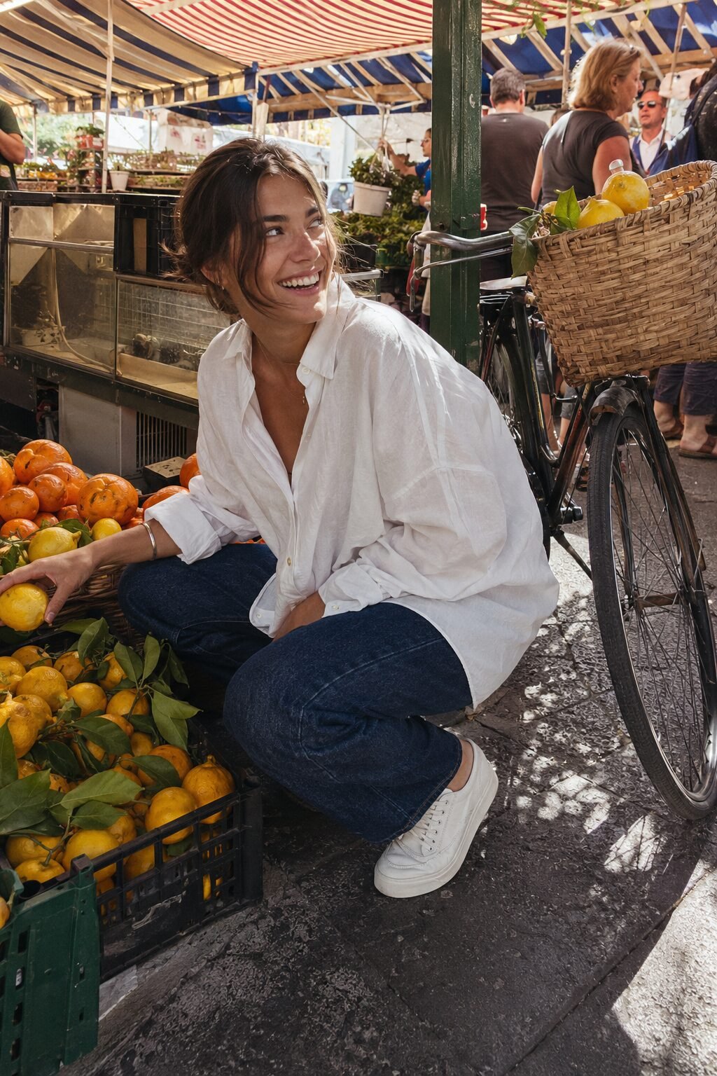 oversized linen shirt outfit without wrinkles: white linen shirt tucked into straight-leg denim