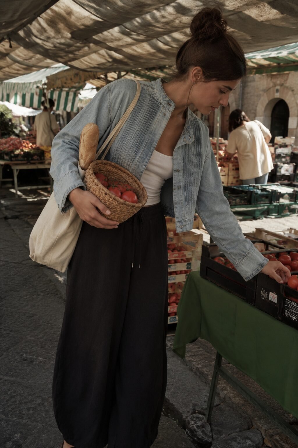 weekend market linen pants outfit: black wide-leg linen trousers and cropped light-wash denim jacket