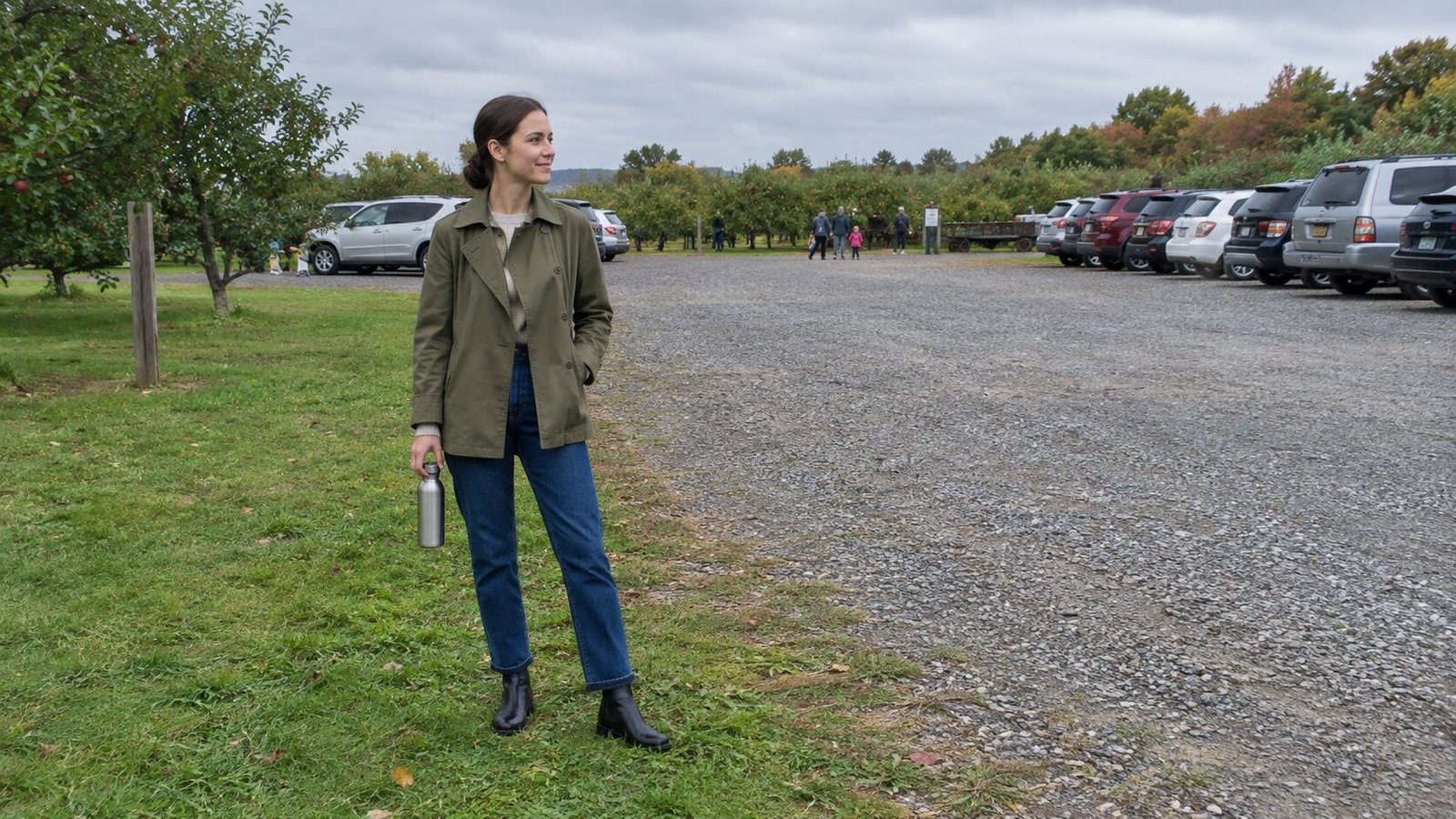 15 Elegant Apple Picking Outfits That Still Look Put-Together