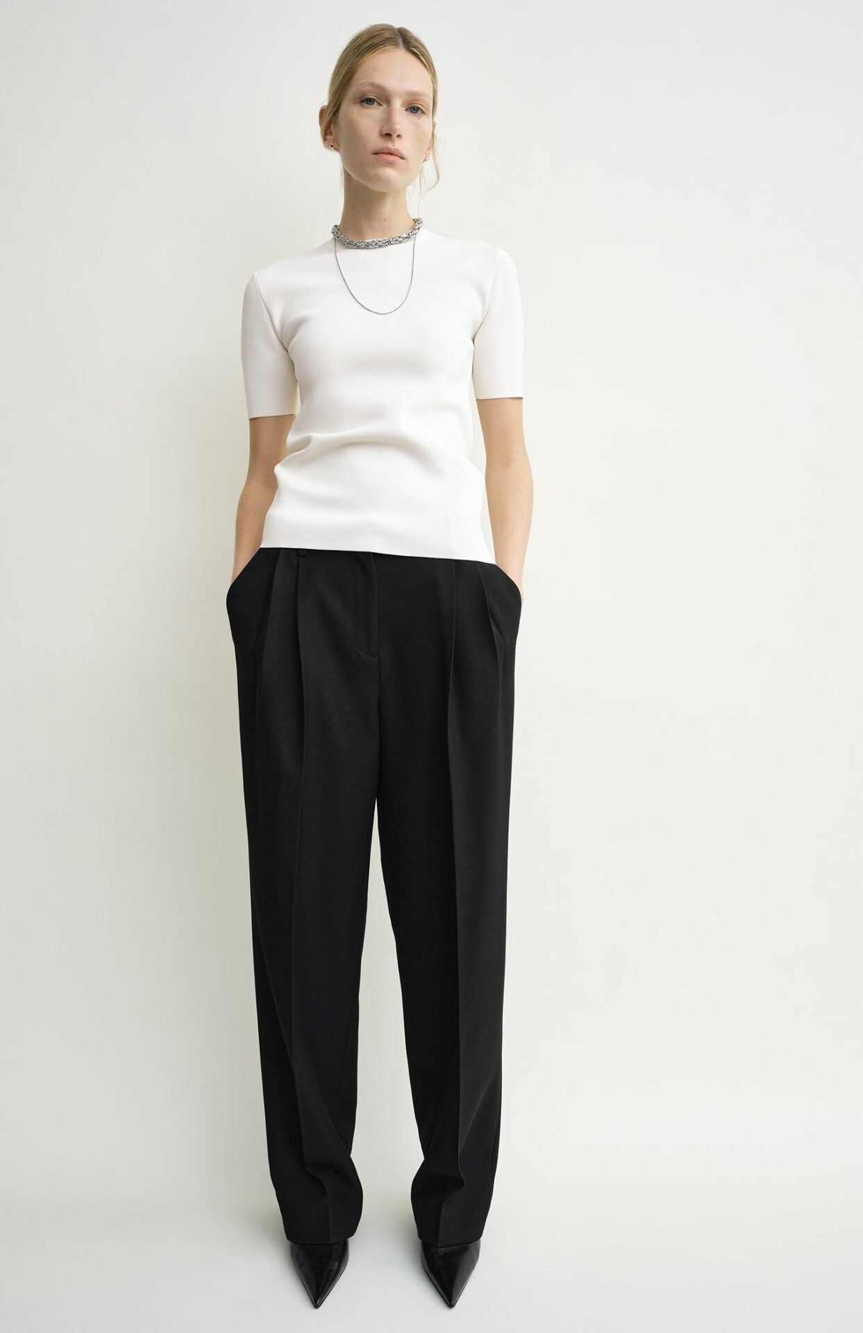 Double-pleat tailored trousers (black)