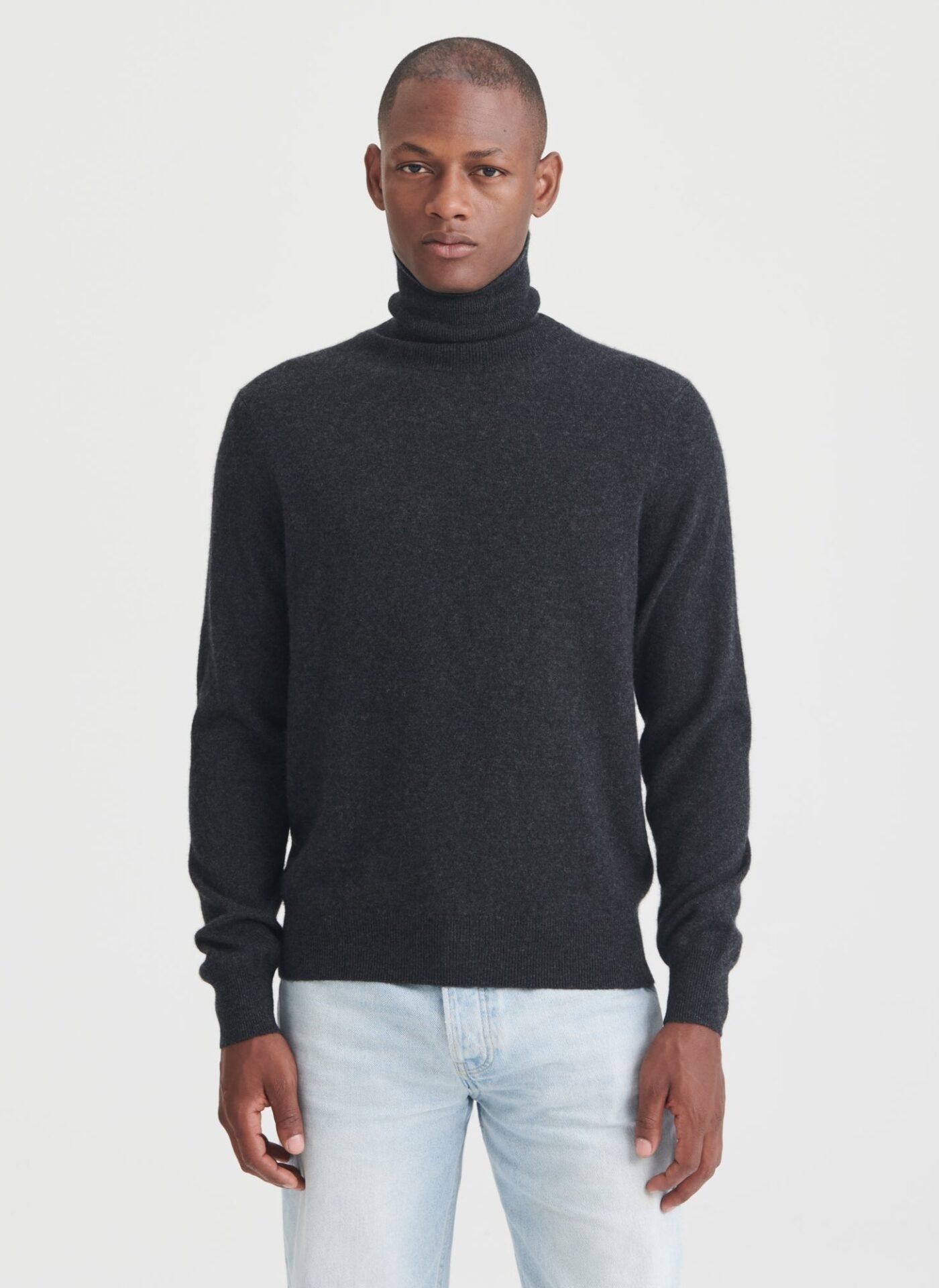 Signature Cashmere Turtleneck (Smoke)
