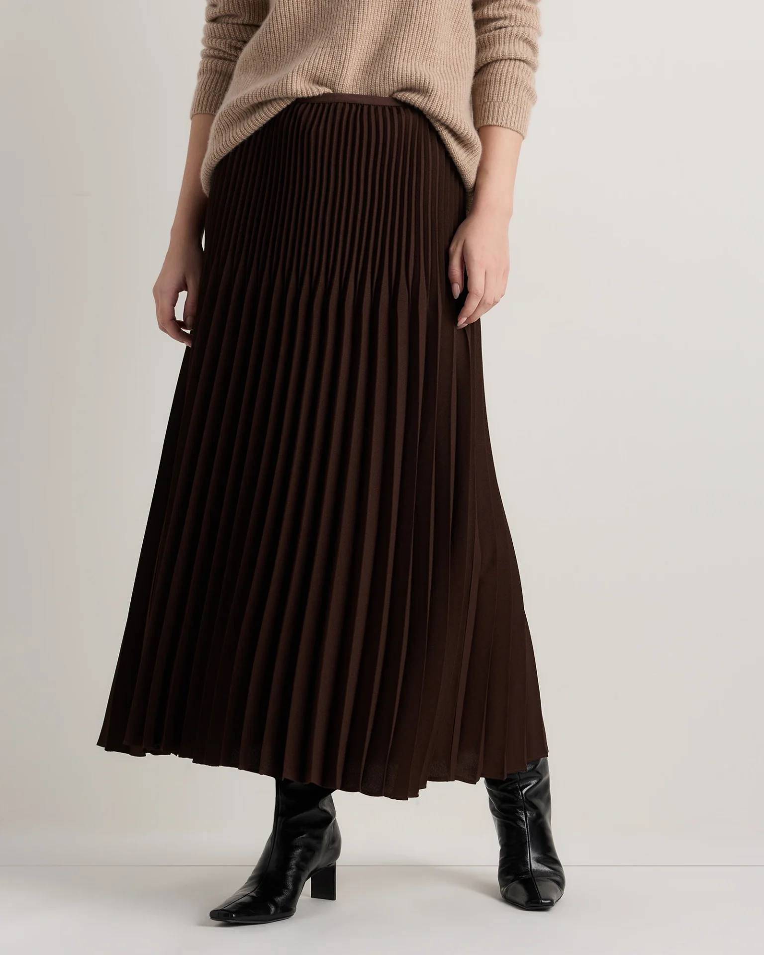 Pleated Matte Midi Skirt (Coffee Bean Brown)
