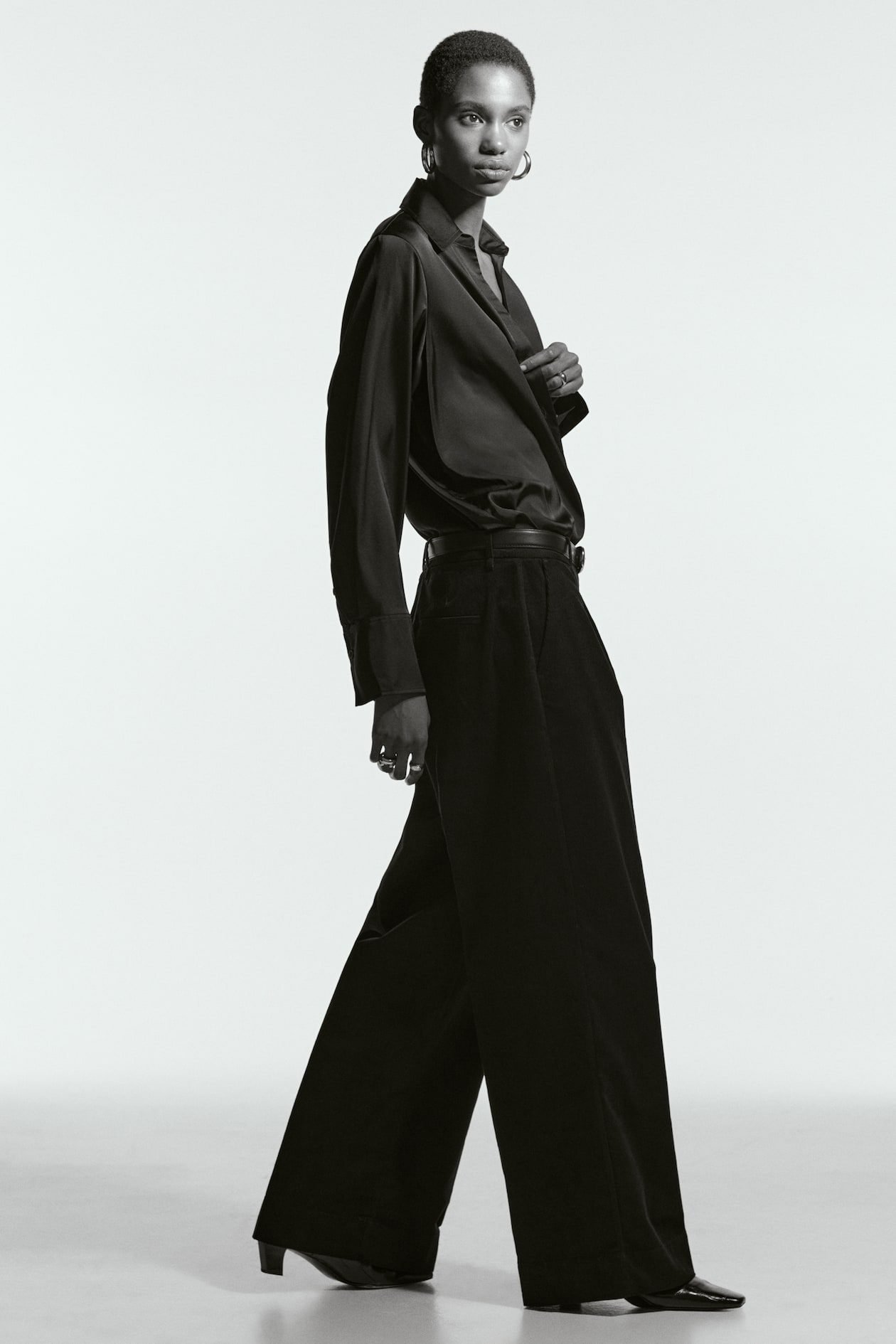 Wide-Leg Corduroy Pants (Black)