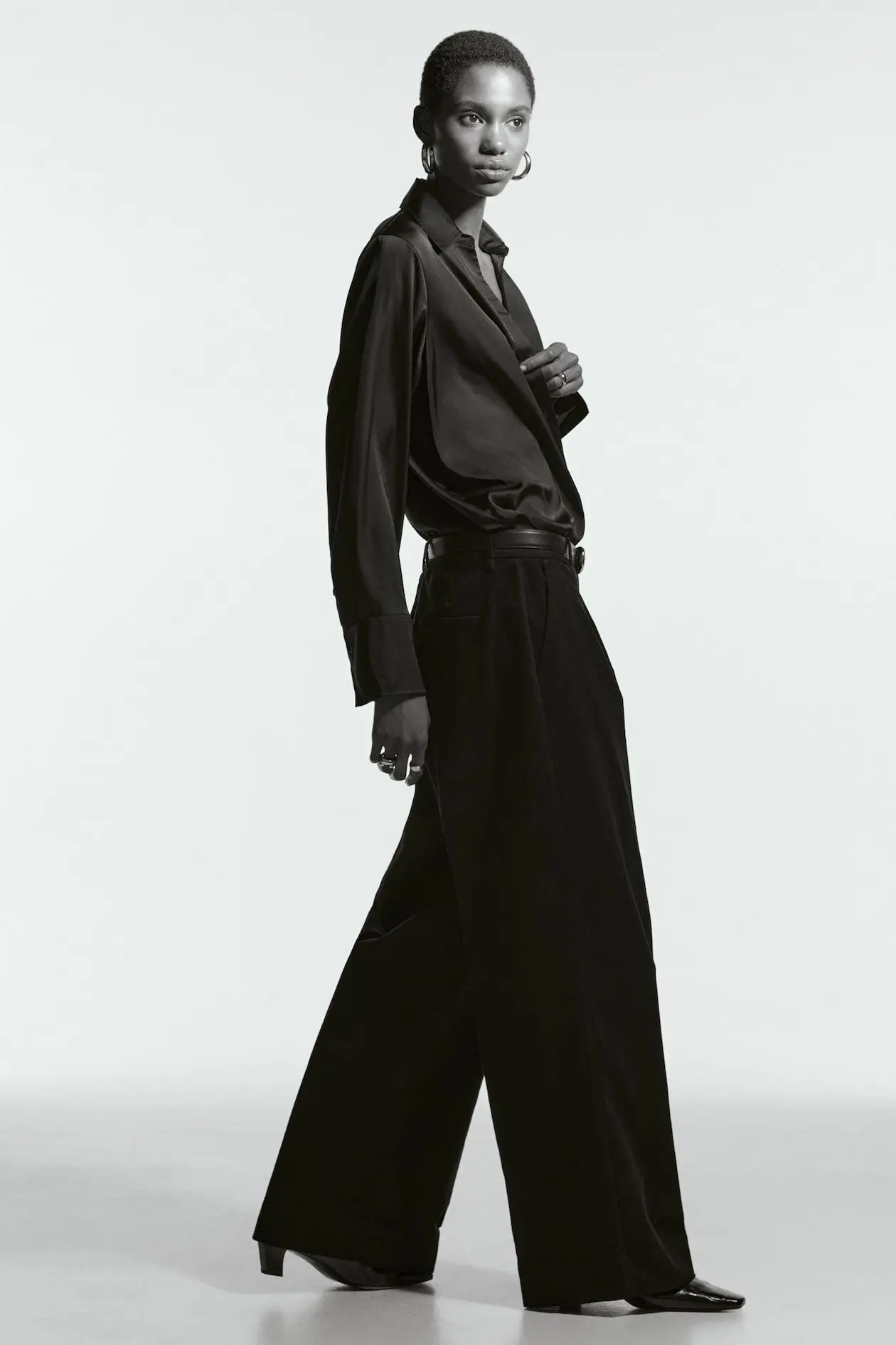 Wide-Leg Corduroy Pants (Black)
