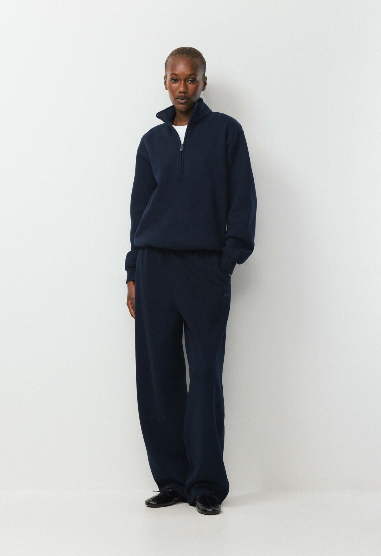 Cozy Sweatfleece Boyfriend Barrel Sweatpant (Admiral Navy)