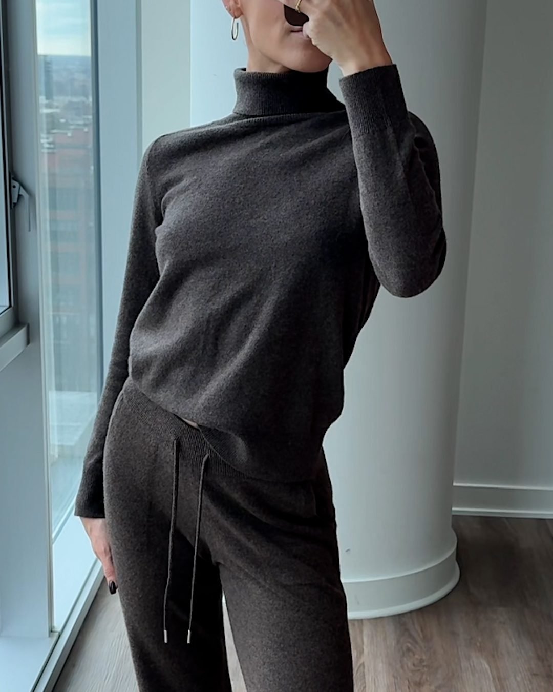 Mongolian Cashmere Turtleneck Sweater (Brown)