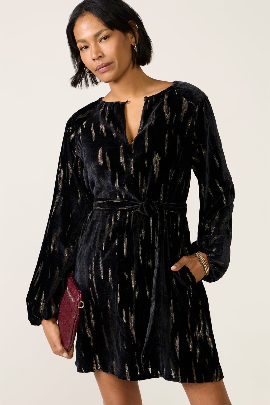 Carina Velvet Shift Dress (Black/Goldfoil)