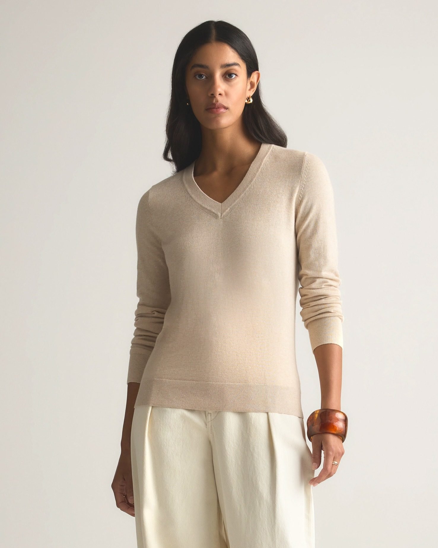 Lightweight Cotton Cashmere V-Neck Sweater (Heather Oatmeal)