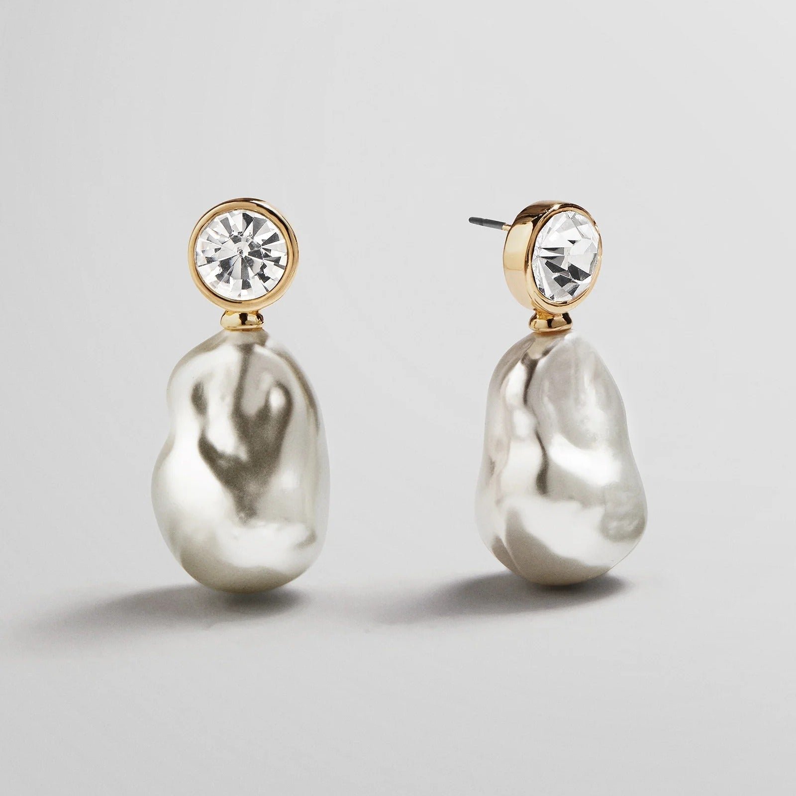 Elizabeth Pearl Earrings (Pearl)