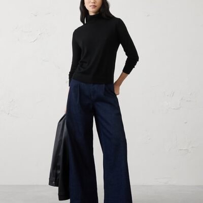 Merino Wool Turtleneck Sweater (Black)
