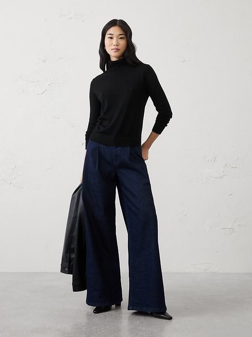 Merino Wool Turtleneck Sweater (Black)