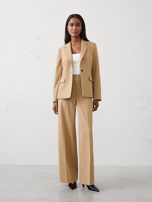 Sculpted Stretch Long Blazer (Wet Sand)