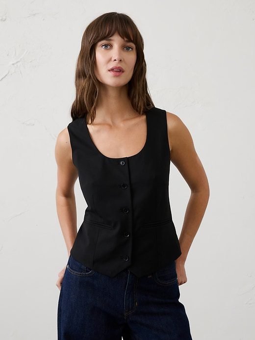Sculpted Stretch Vest (Black)