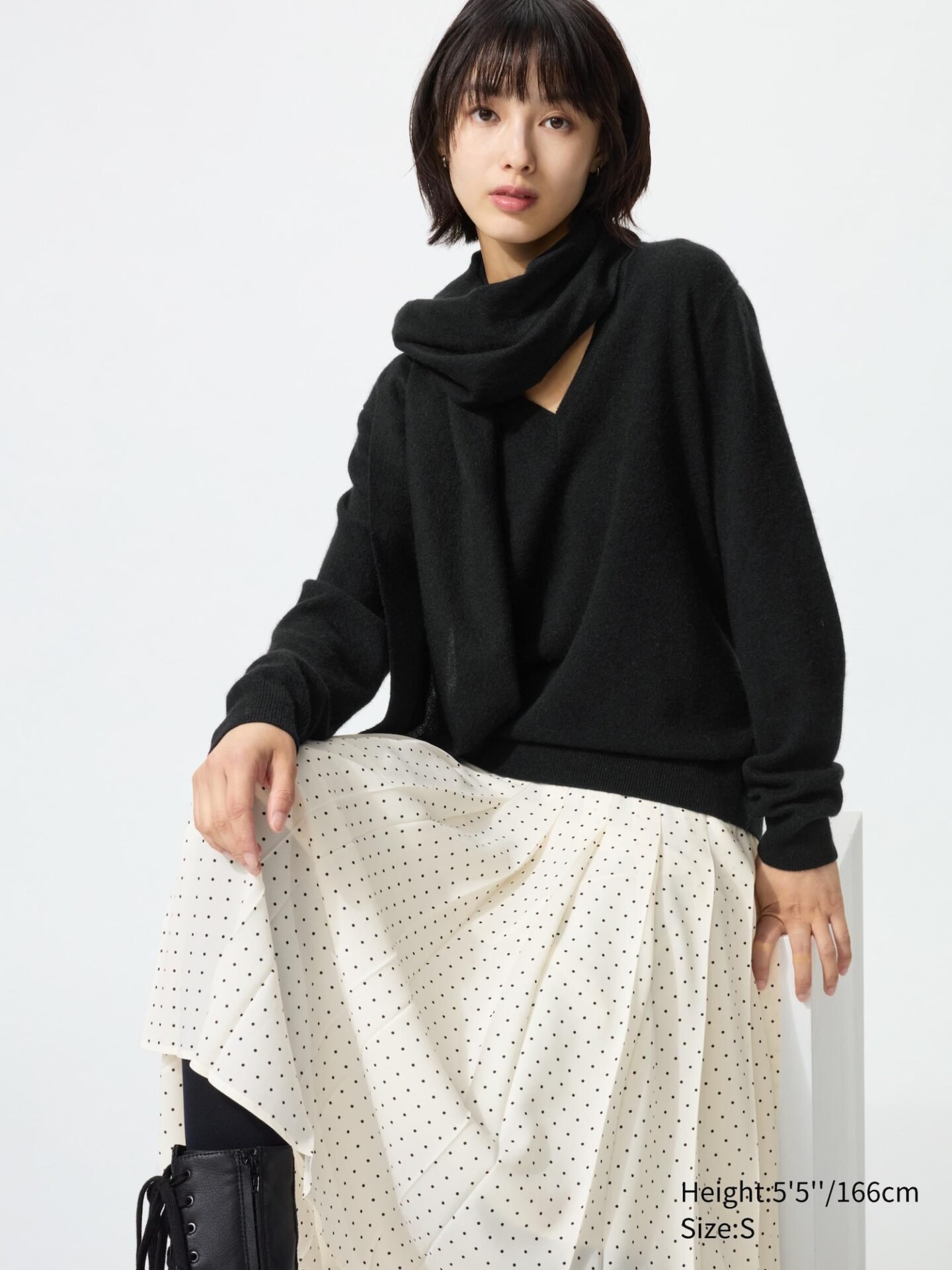 Cashmere V-Neck Sweater (09 Black)