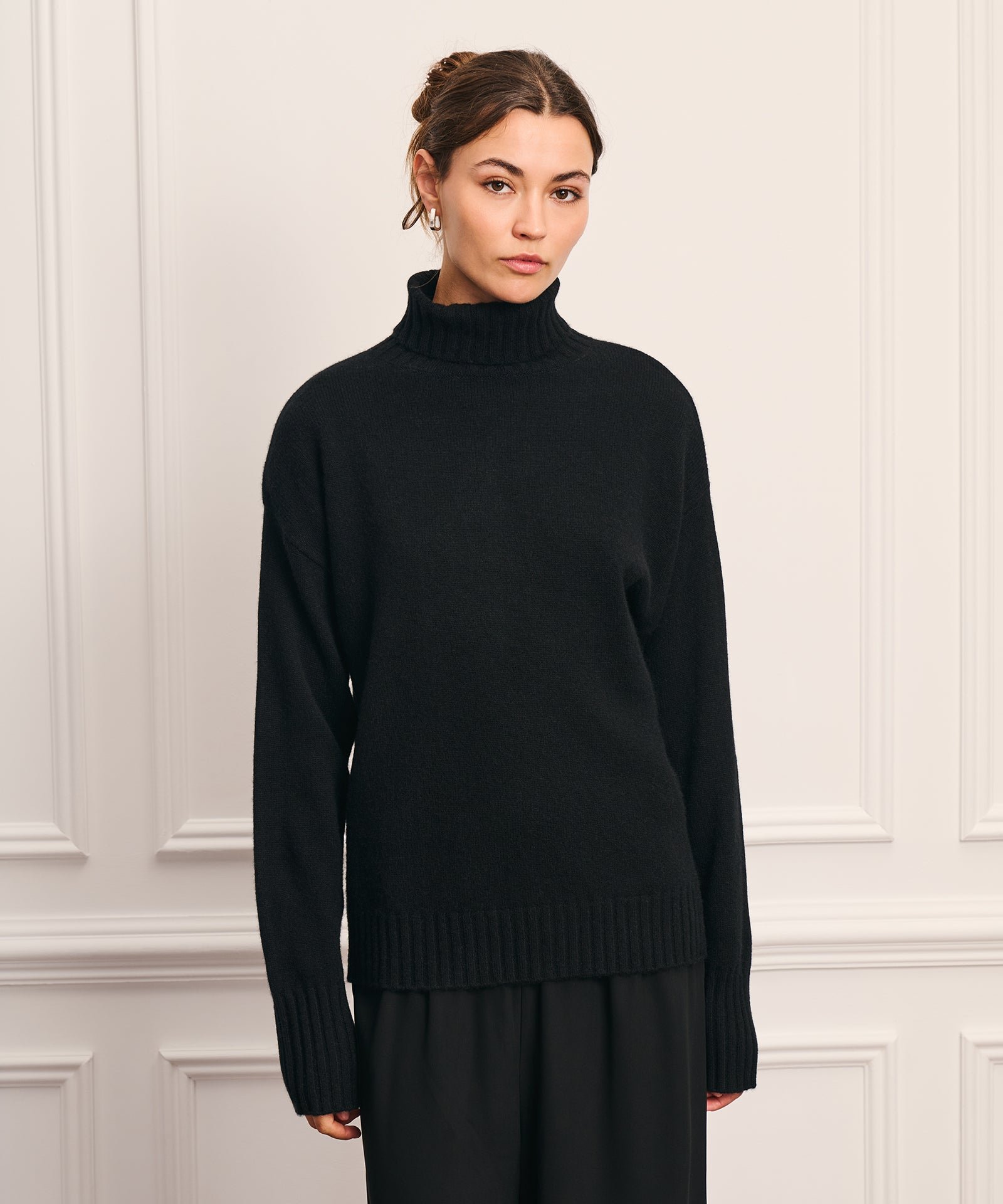 Luxe Cashmere Turtleneck Sweater (Black)