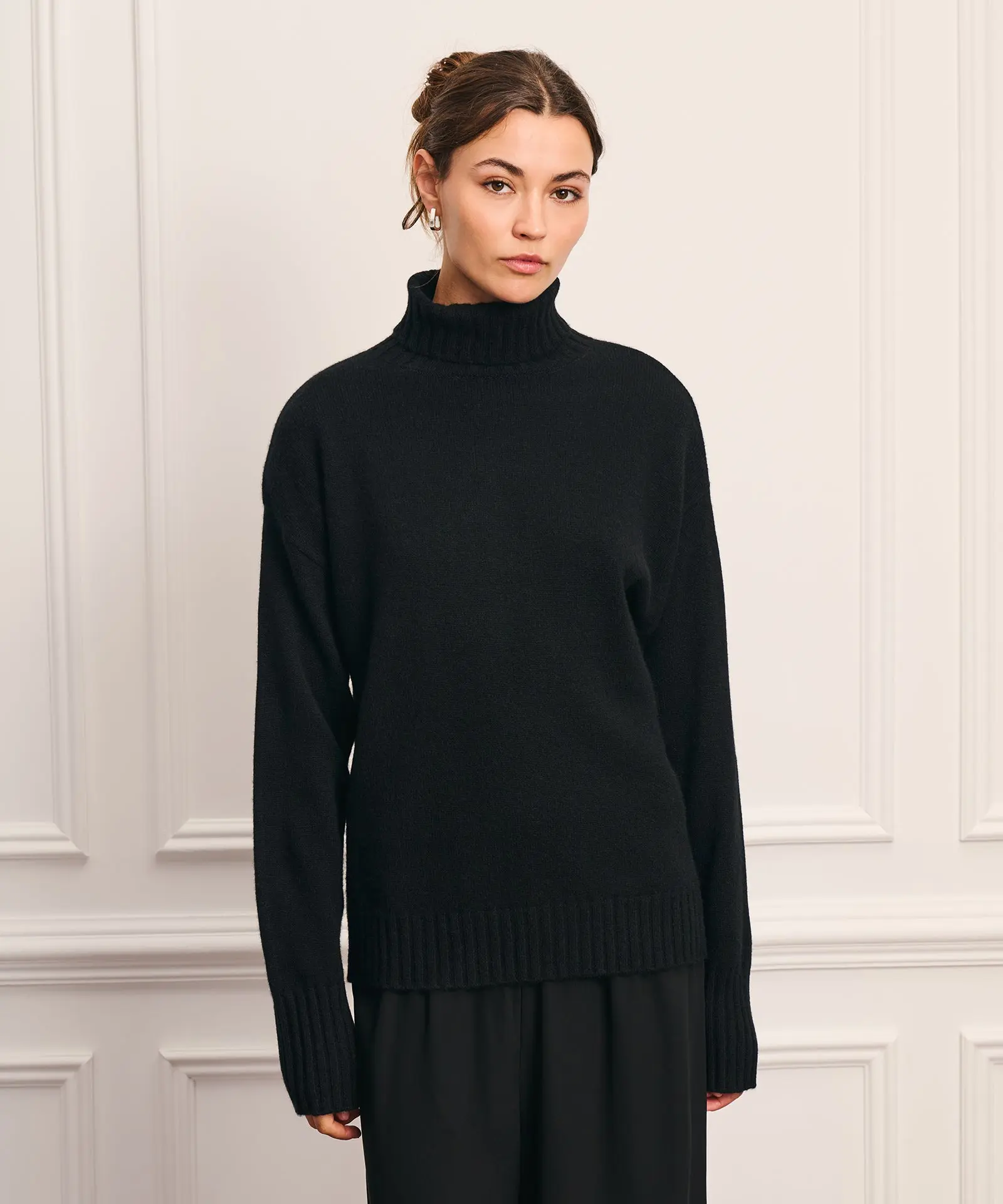 Luxe Cashmere Turtleneck Sweater (Black)