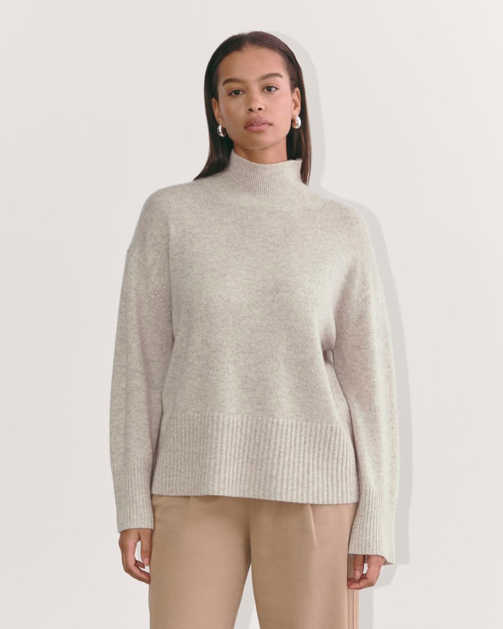 The Boxy Turtleneck in Cashmere (Canvas)