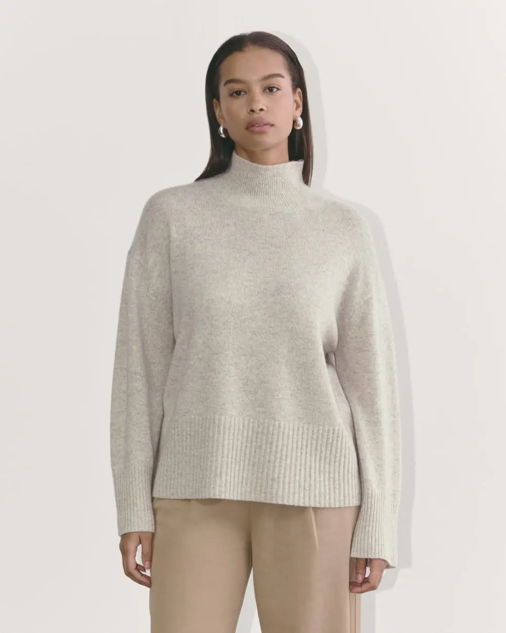 The Boxy Turtleneck in Cashmere (Canvas)