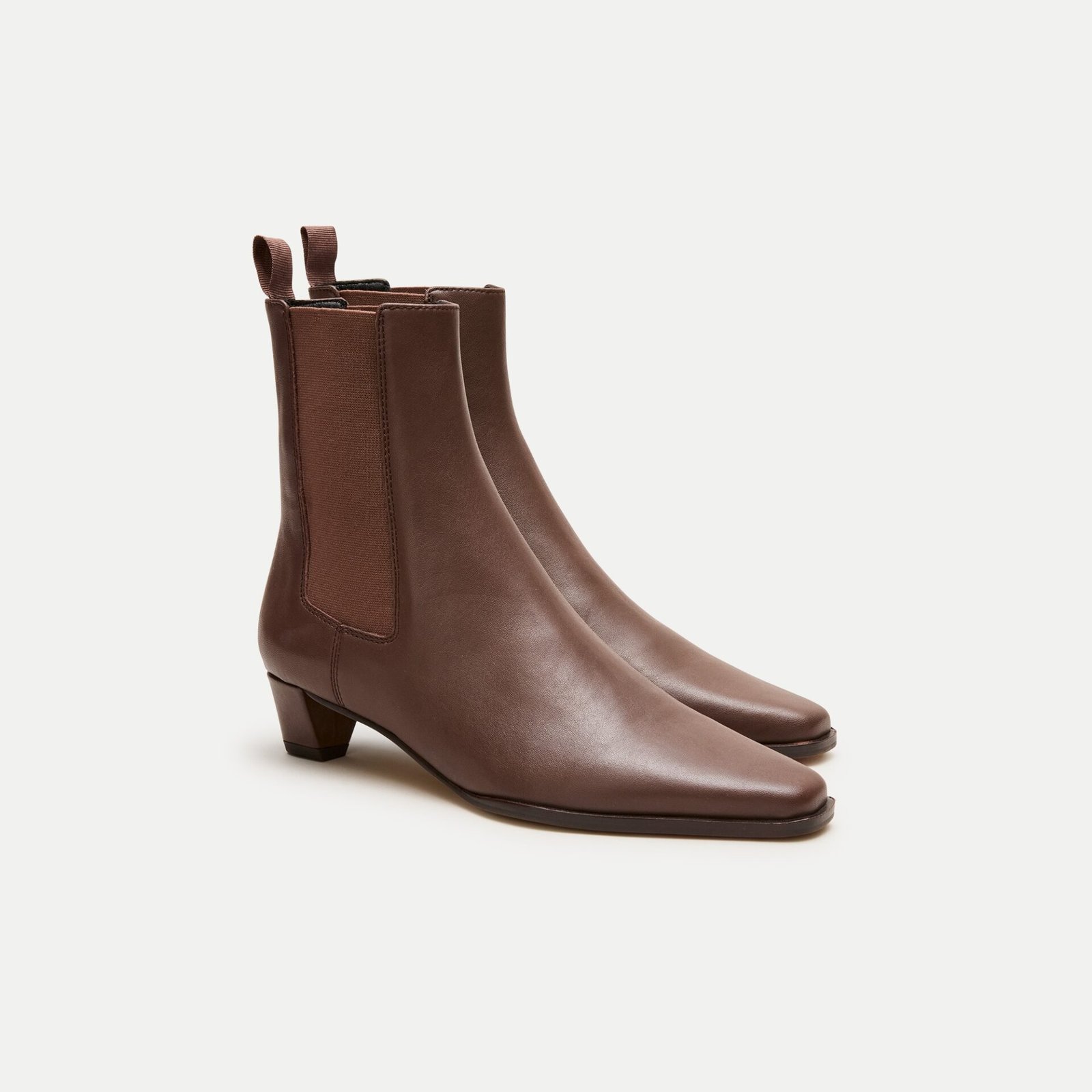 Chelsea Pull-On Boots in Leather (Peppercorn)