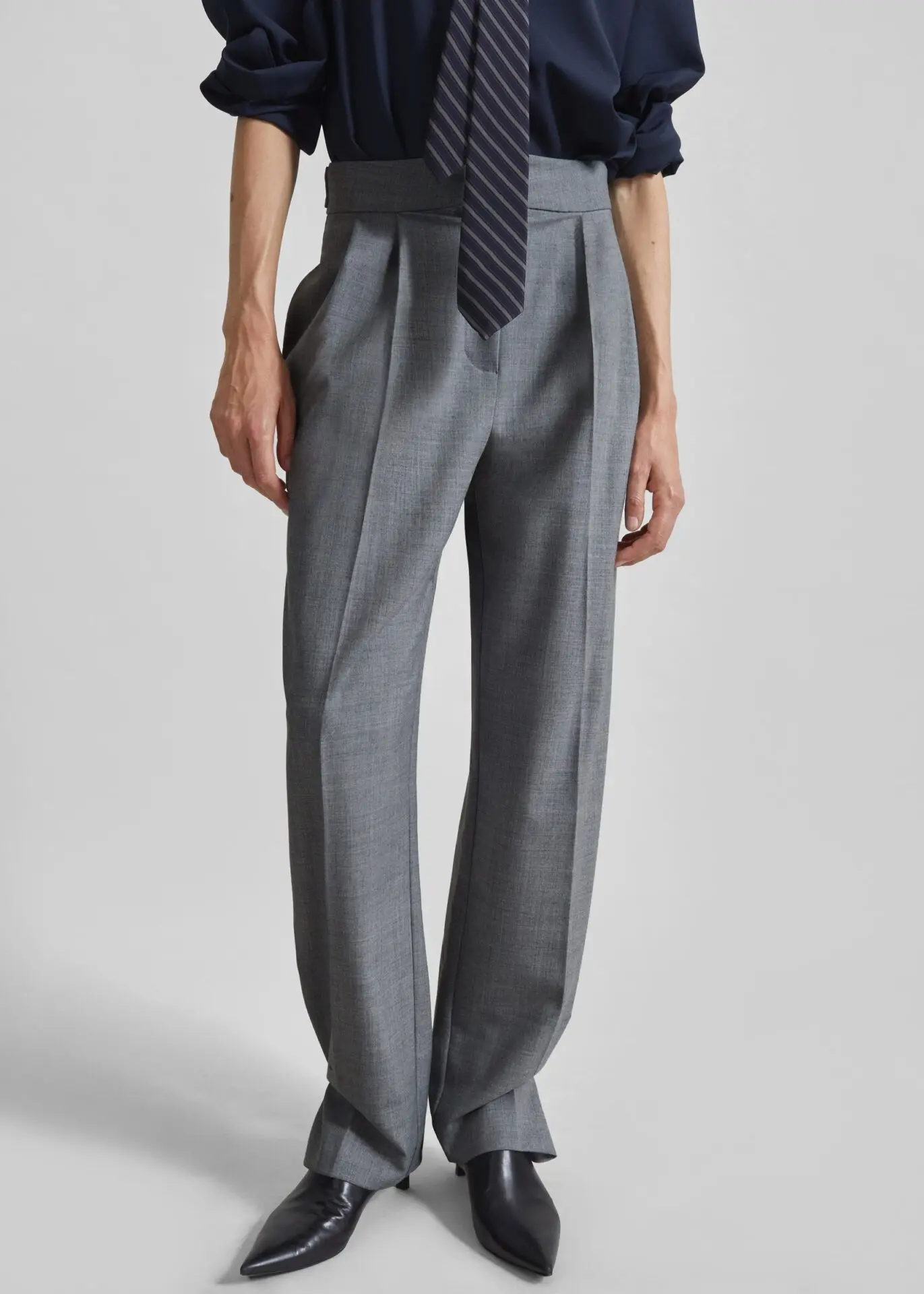 Doyer Pleated Trousers (Light Grey)