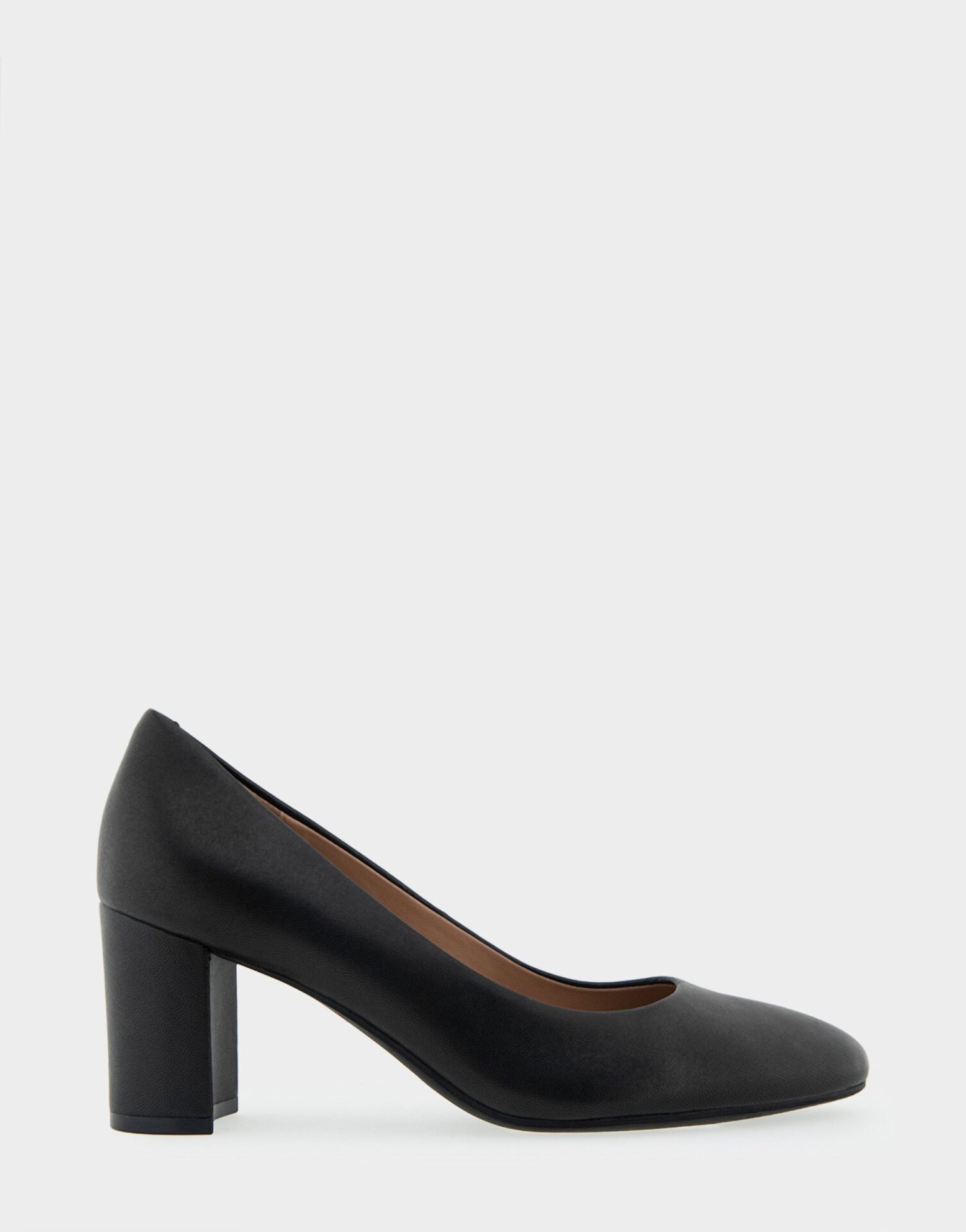 Betsy Genuine Leather Pump (Black)