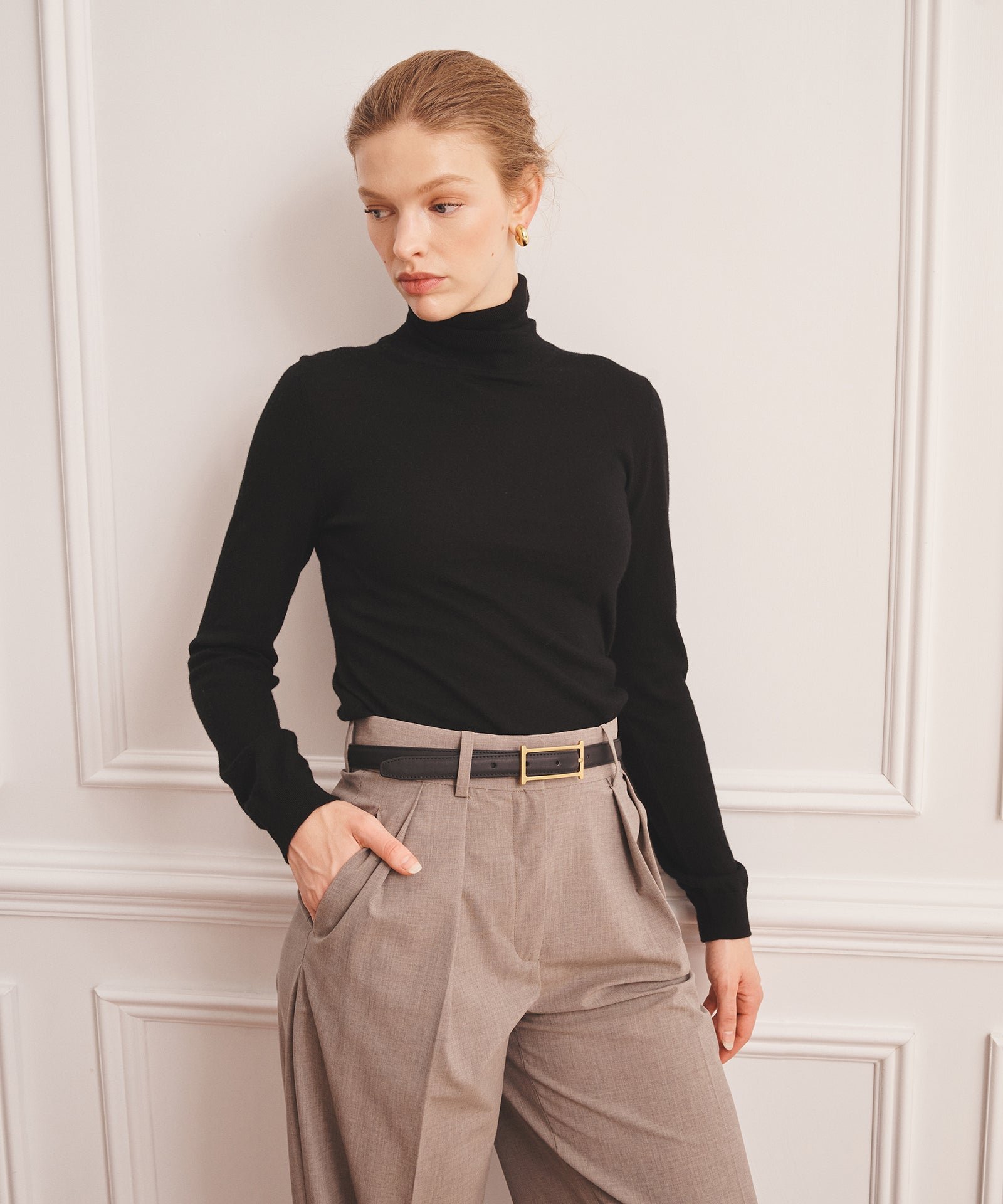 Super Fine Cashmere Classic Turtleneck Sweater (Black)