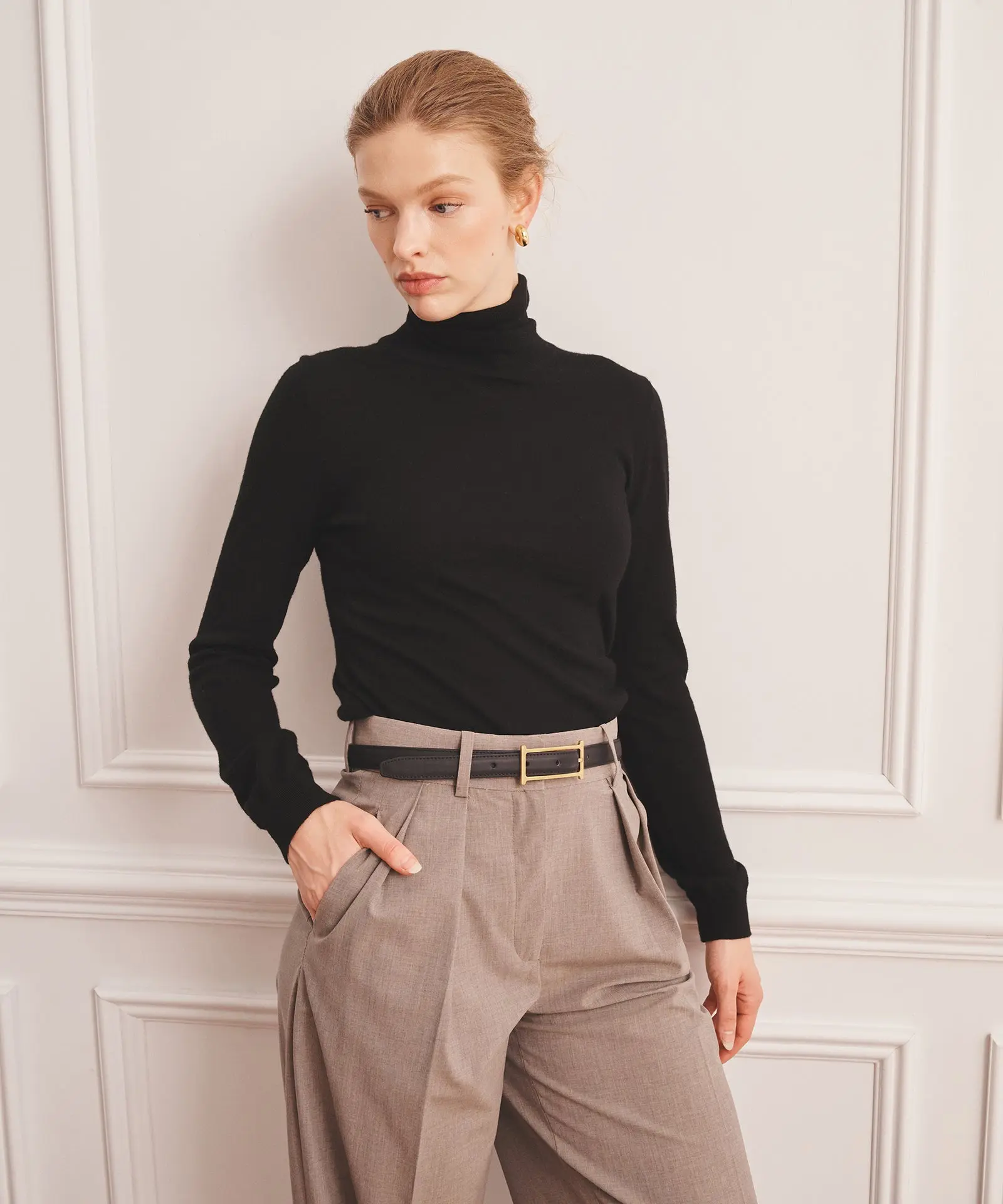 Super Fine Cashmere Classic Turtleneck Sweater (Black)